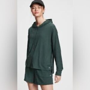 #157 GAP Fit Brushed Tech Jersey Hood Active Top